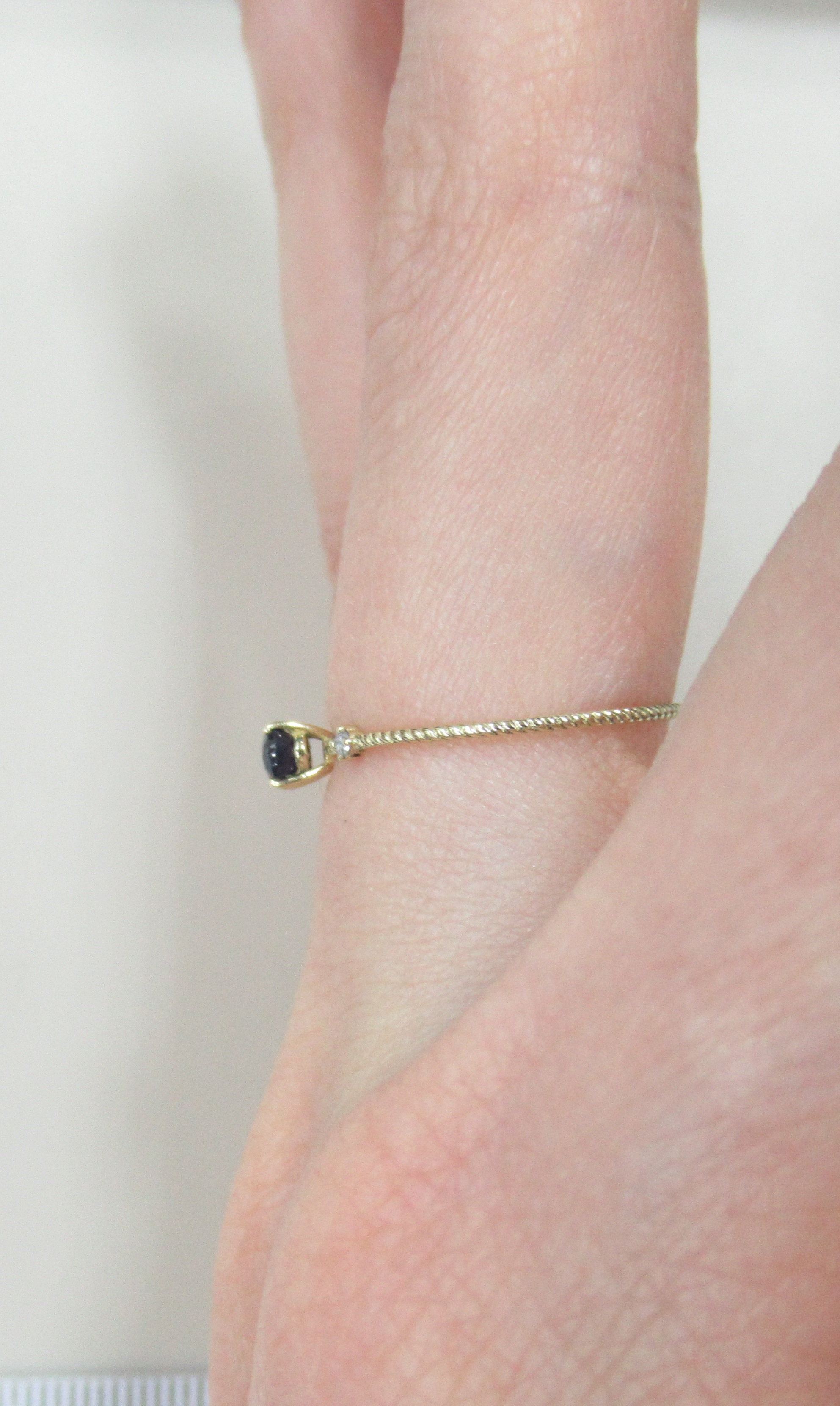 Кольцо из желтого золота с сапфиром